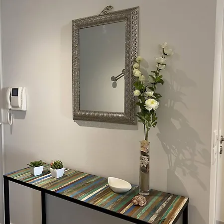 - T2 Bord De - Centre-ville Avec Parking - Fr-1-738-33 *