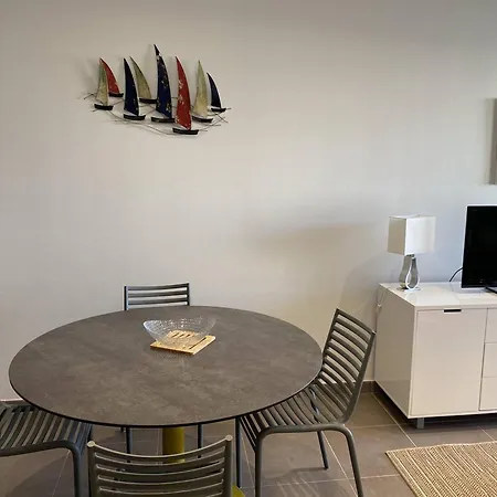 - T2 Bord De - Centre-ville Avec Parking - Fr-1-738-33 Royan