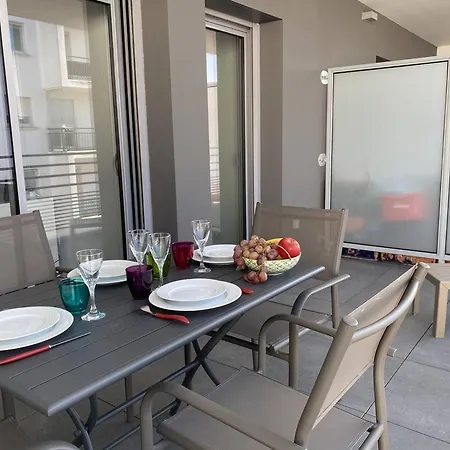 - T2 Bord De - Centre-ville Avec Parking - Fr-1-738-33 Apartamento