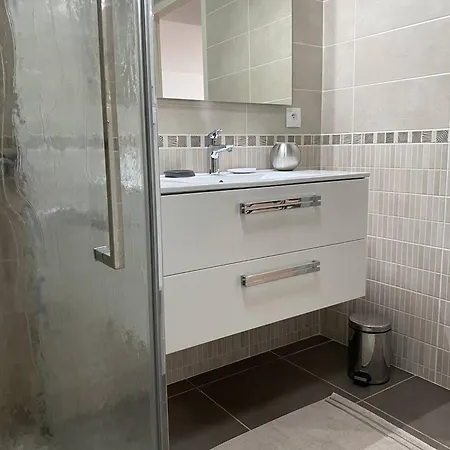 - T2 Bord De - Centre-ville Avec Parking - Fr-1-738-33 Appartement Royan