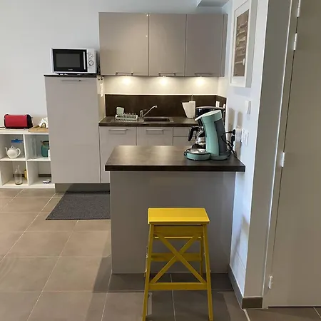 - T2 Bord De - Centre-ville Avec Parking - Fr-1-738-33 Apartment