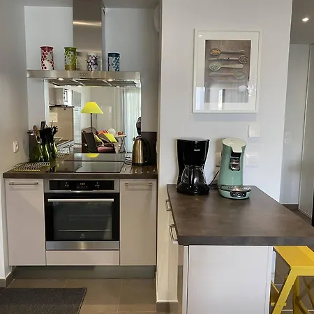 - T2 Bord De - Centre-ville Avec Parking - Fr-1-738-33 * Royan