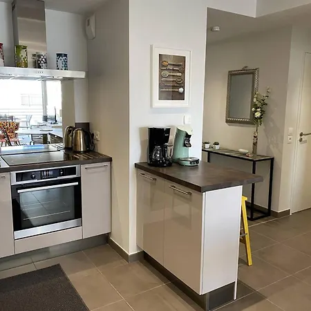 Appartement - T2 Bord De - Centre-ville Avec Parking - Fr-1-738-33