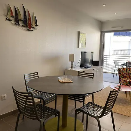 Lejlighed - T2 Bord De - Centre-ville Avec Parking - Fr-1-738-33 *