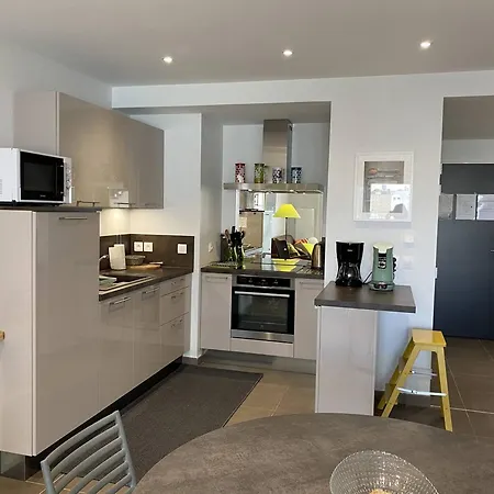 - T2 Bord De - Centre-ville Avec Parking - Fr-1-738-33 Apartment