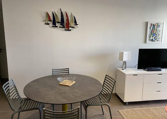 - T2 Bord De - Centre-ville Avec Parking - Fr-1-738-33 Royan