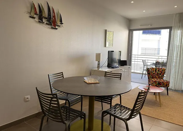Apartman - T2 Bord De - Centre-ville Avec Parking - Fr-1-738-33 *